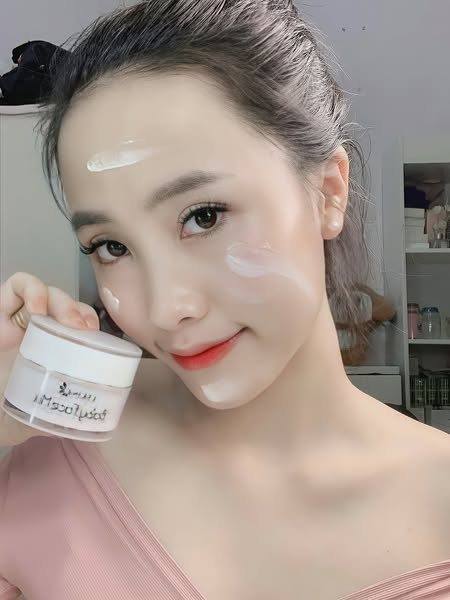 Dưỡng trắng & đều màu: Giúp da trắng hồng, giảm sạm nám.