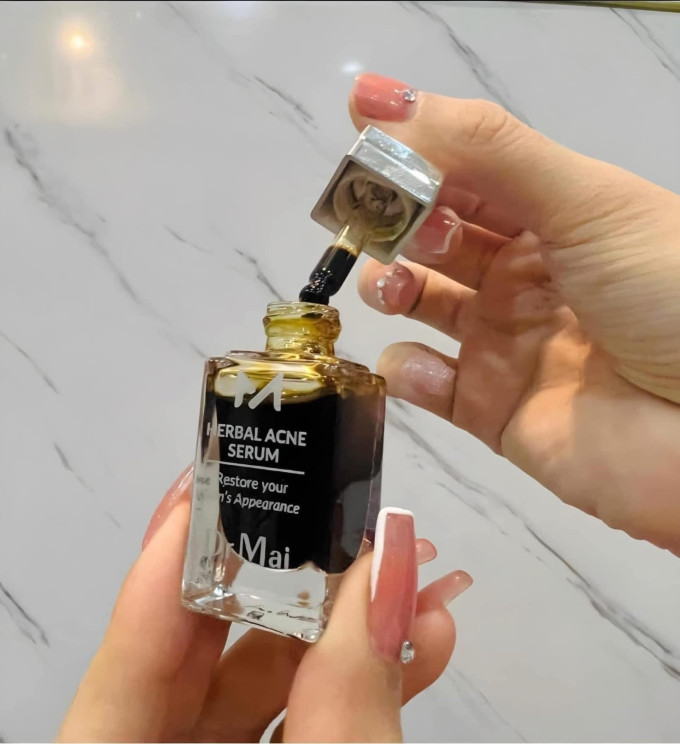 Giảm sưng tấy, viêm đỏ và hỗ trợ gom còi mụn nhanh chóng.