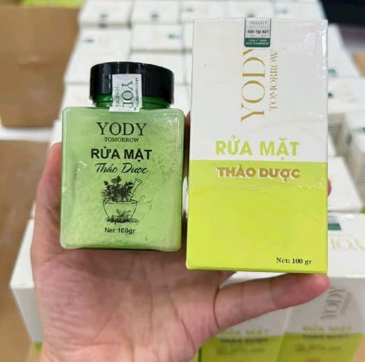 Làm sạch nhờn, bụi bẩn, tế bào chết trên da.