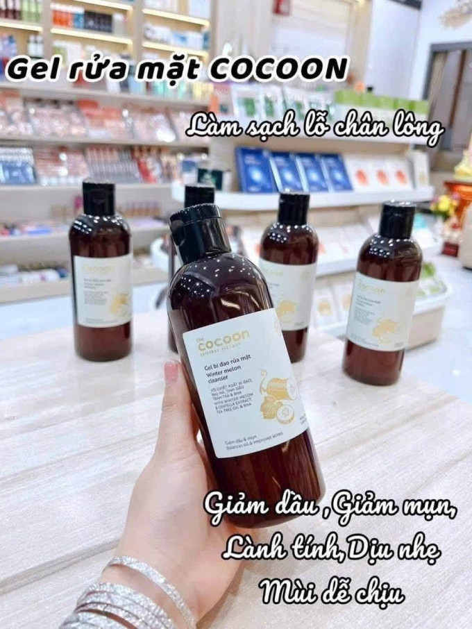 Làm sạch bụi bẩn, dầu thừa trên da.