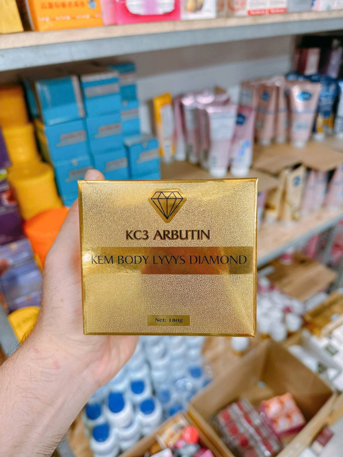 Kem Body Livy’s Vàng 250g Dưỡng Ẩm, Hỗ Trợ Da Sáng Mịn