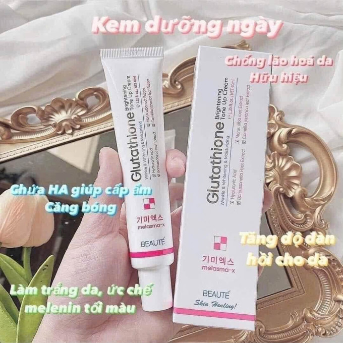 Hỗ trợ dưỡng ẩm, giúp da mềm mại và mịn màng hơn.